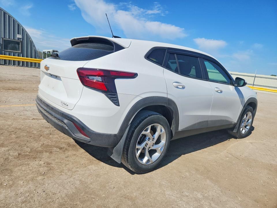 2025 Chevrolet Trax VIN KL77LFEP9SC322858 COPART salvage auction — HAIL, Ks - Cert Of Title-Salvage, sold $8,400 on 2026-07-08 (photo 3)