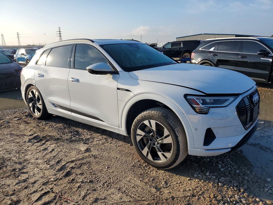 2022 Audi E-tron VIN WA1AAAGE6NB012586 COPART salvage auction — WATER/FLOOD, Id - Salvage Certificate Of Title, sold $10,400 on 2026-08-14 (photo 4)