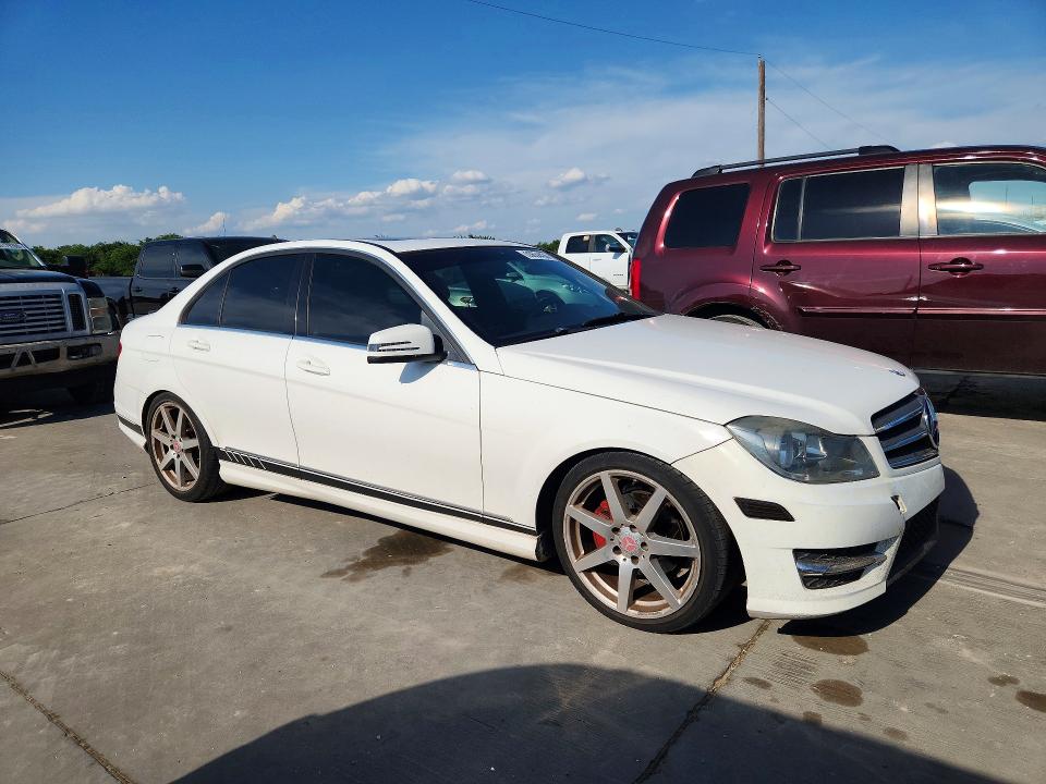 2014 Mercedes-benz C-klasse VIN WDDGF4HB4ER314561 COPART salvage auction — NORMAL WEAR, Fl - Certificate Of Title, sold $725 on 2026-07-09 (photo 4)