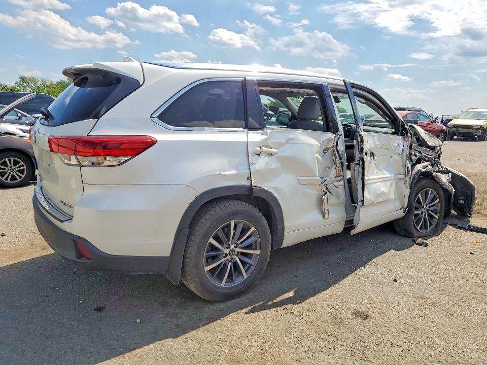 2017 Toyota VIN 5TDJZRFH2HS514842 COPART salvage auction — SIDE, Pa - Certificate Of Salvage, sold $350 on 2026-07-24 (photo 3)