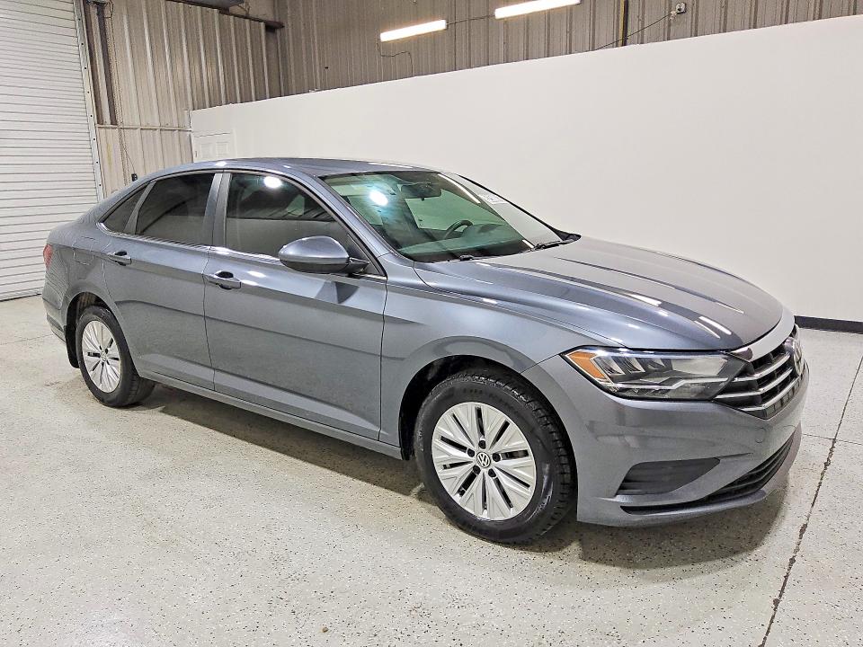 2019 Volkswagen Jetta VIN 3VWCB7BU4KM270037 COPART salvage auction — MINOR DENT/SCRATCHES, Ct - Clean Title, sold $8,000 on 2026-07-21 (photo 4)
