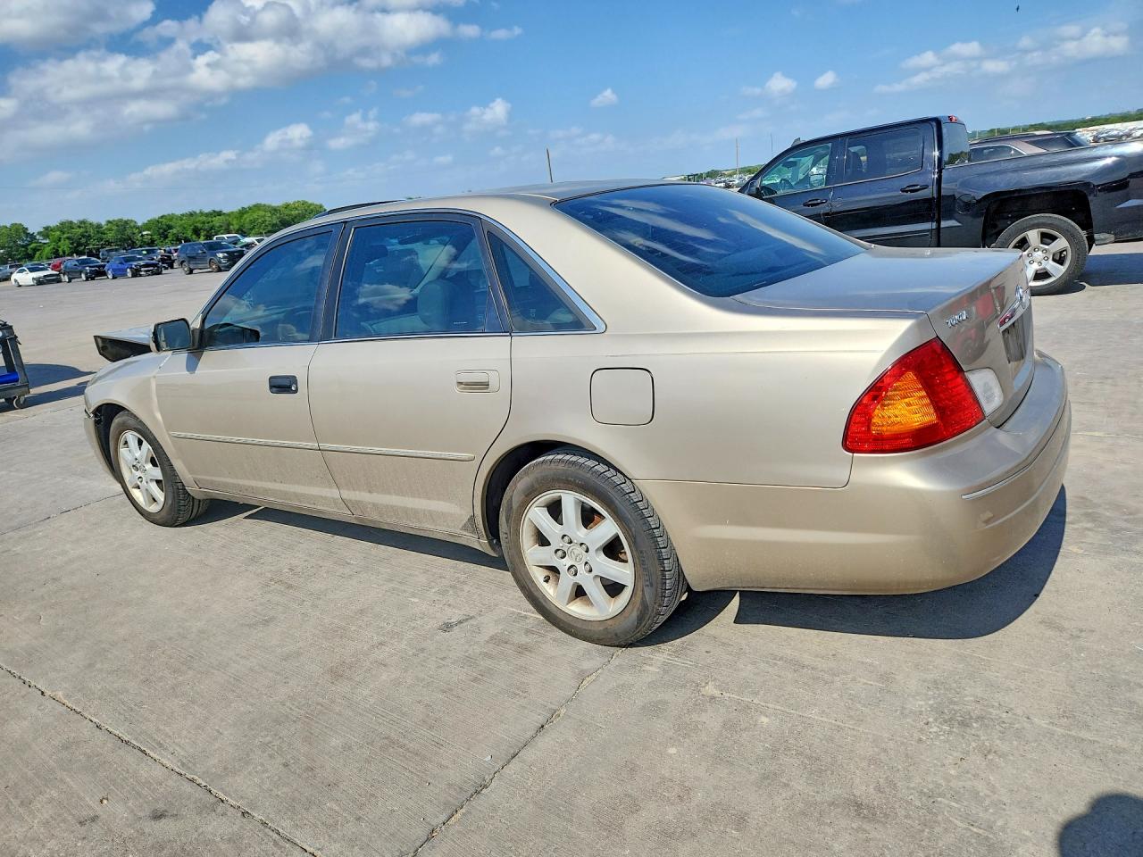 2000 Toyota Avalon VIN 4T1BF28B4YU029901 COPART salvage auction — Front End, TX - SALVAGE VEHICLE TITLE, sold $375 on 2026-07-09 (photo 2)