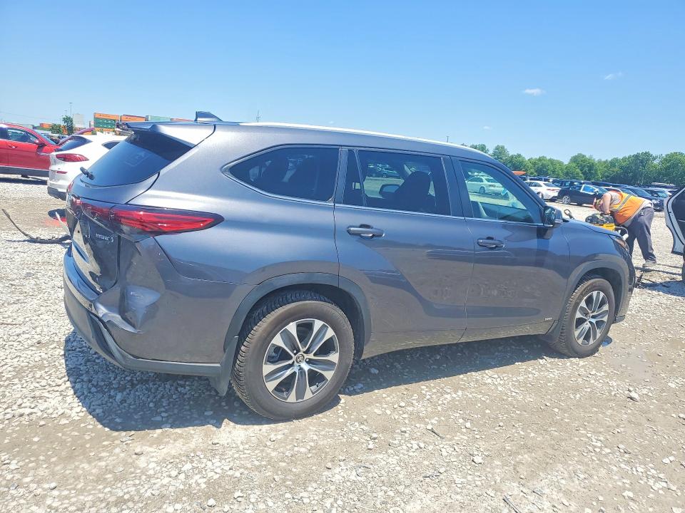 2024 Toyota Highlander VIN 5TDKBRCH6RS141416 COPART salvage auction — REAR END, Il - Certificate Of Title, sold $25,750 on 2026-07-24 (photo 3)