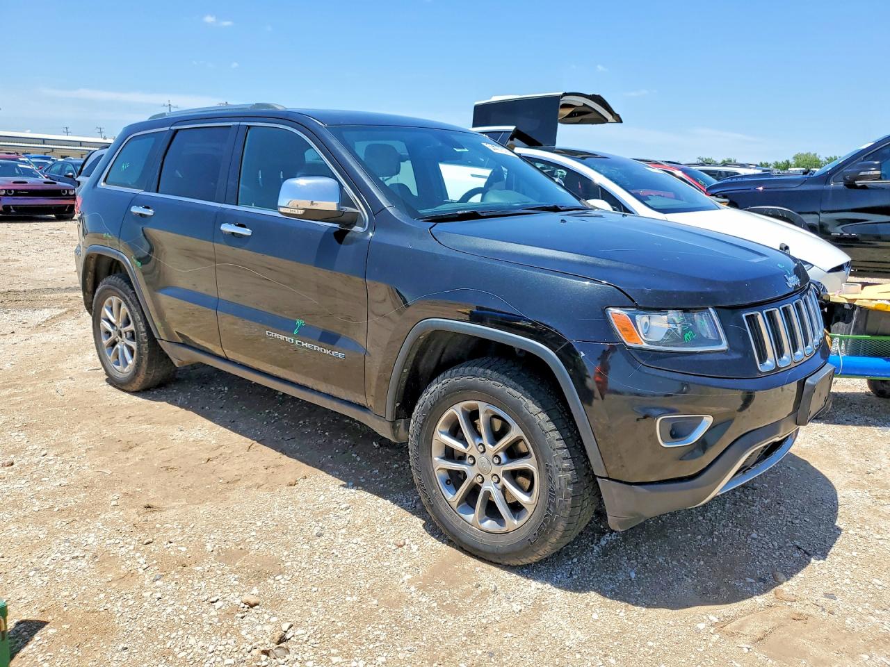 2014 Jeep Grand Cherokee VIN 1C4RJFBGXEC294305 COPART salvage auction — Vandalized, TX - SALVAGE VEHICLE TITLE, sold $3,700 on 2026-07-09 (photo 4)