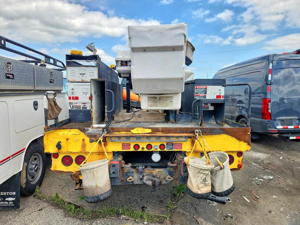 2011 Ford F-650 VIN 3FRWX6FC3BV372987 COPART salvage auction — MINOR DENT/SCRATCHES, MI - CERTIFICATE OF TITLE, sold $1,150 on 2026-07-09 (photo 6)