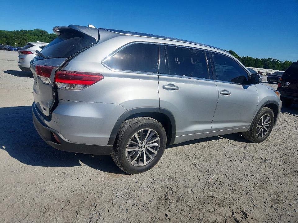 2018 Toyota Highlander VIN 5TDKZRFH3JS544510 COPART salvage auction — REAR END, Nc - Salvage Certificate Of Title, sold $2,600 on 2026-07-22 (photo 3)