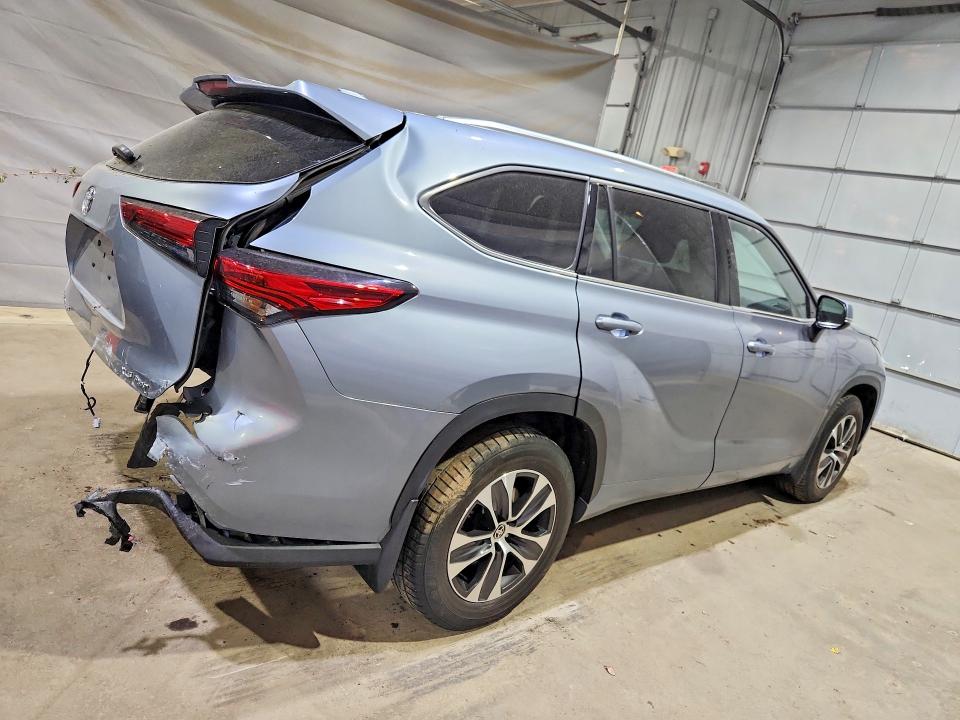 2021 Toyota Highlander VIN 5TDGZRBHXMS088568 COPART salvage auction — REAR END, NH - CERT OF TITLE-SALVAGE, sold $12,000 on 2026-07-02 (photo 3)