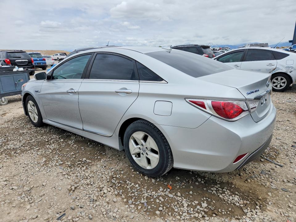 2012 Hyundai VIN KMHEC4A43CA035549 COPART salvage auction — MINOR DENT/SCRATCHES, Wy - Certificate Of Title, sold $550 on 2026-07-31 (photo 2)