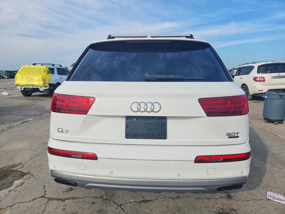 2017 Audi Q7 VIN WA1LAAF78HD044461 COPART salvage auction — MINOR DENT/SCRATCHES, La - Dealer Only Clean Title (P), sold $5,900 on 2026-07-29 (photo 6)