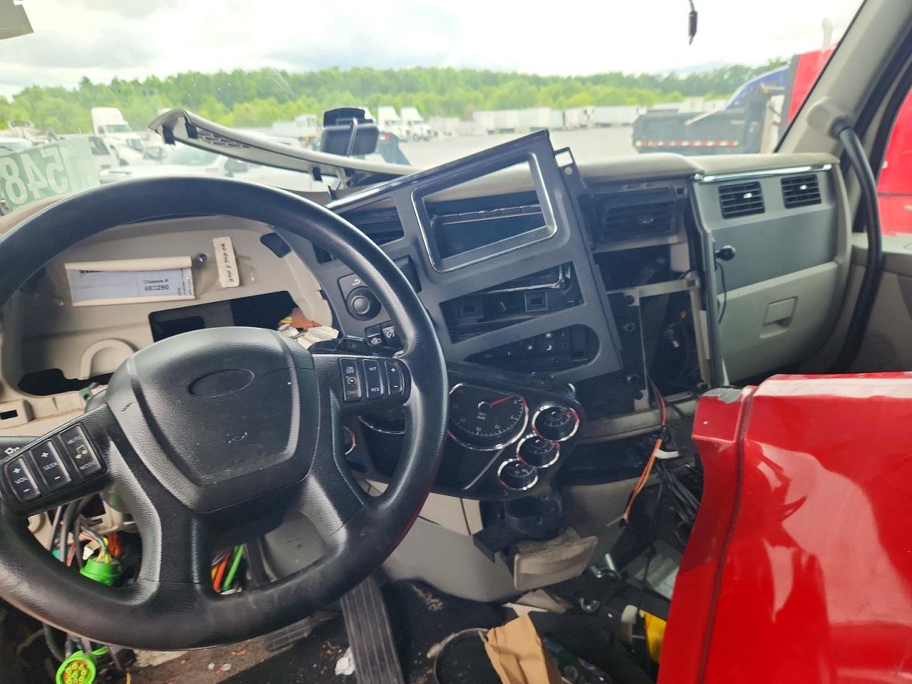 2020 Peterbilt 579 VIN 1XPBDP9X3LD683250 COPART salvage auction — Vandalized, WA - VEHICLE CERT OF OWNERSHIP-TITL, sold $4,400 on 2026-09-25 (photo 9)