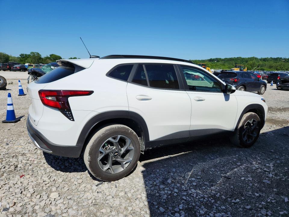 2025 Chevrolet Trax VIN KL77LHEP5SC097219 COPART salvage auction — SIDE, Il - Salvage Certificate, sold $8,500 on 2026-07-15 (photo 3)