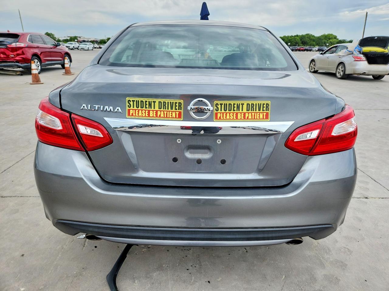 2017 Nissan Altima VIN 1N4AL3AP4HC201649 COPART salvage auction — Side, TX - SALVAGE VEHICLE TITLE, sold $2,200 on 2026-06-29 (photo 6)