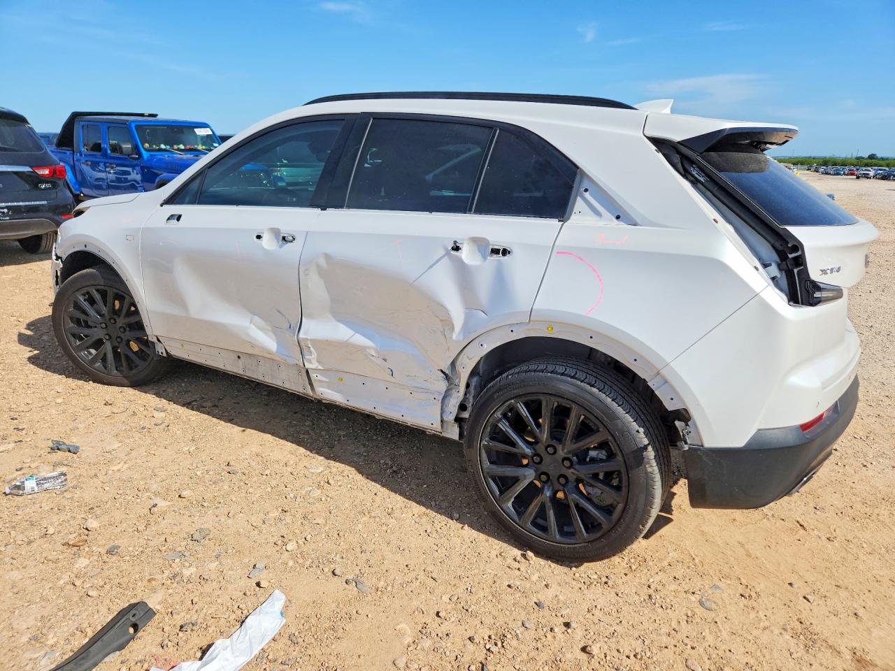2022 Cadillac XT4 VIN 1GYFZER42NF113627 COPART salvage auction — Side, TX - SALVAGE VEHICLE TITLE, sold $6,400 on 2026-07-09 (photo 2)