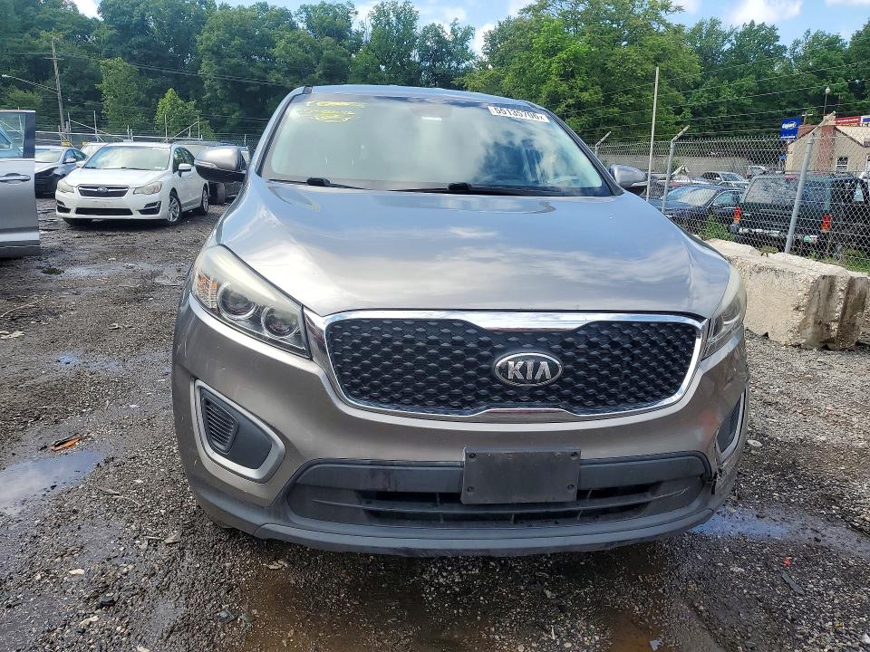 2016 Kia Sorento VIN 5XYPG4A35GG047913 COPART salvage auction — SIDE, Md - Cert Of Salvage > 75% Damage, sold $1,500 on 2026-07-09 (photo 5)