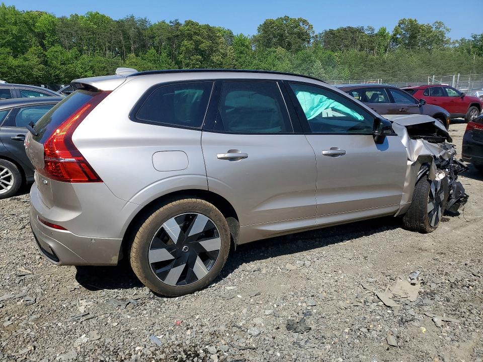 2025 Volvo Xc60 VIN YV4H60RC0S1068131 COPART salvage auction — FRONT END, MD - CERT OF SALVAGE > 75% DAMAGE, sold $8,800 on 2026-07-31 (photo 3)