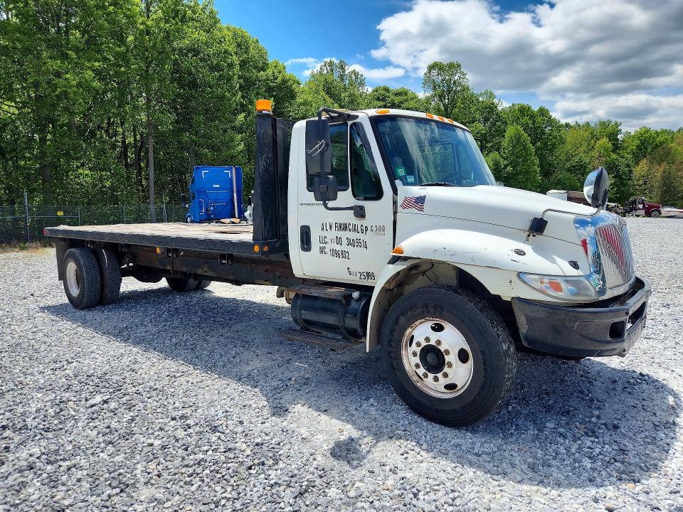 2004 International 4000 series VIN 1HTMMAAM24H613941 COPART salvage auction — NORMAL WEAR, TX - SALVAGE VEHICLE TITLE, sold $125 on 2026-07-29 (photo 4)