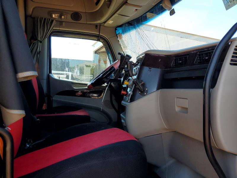 2020 Peterbilt 579 VIN 1XPBDP9X2LD640373 COPART salvage auction — ROLLOVER, NC - SALVAGE CERTIFICATE OF TITLE, sold $9,200 on 2026-07-23 (photo 5)