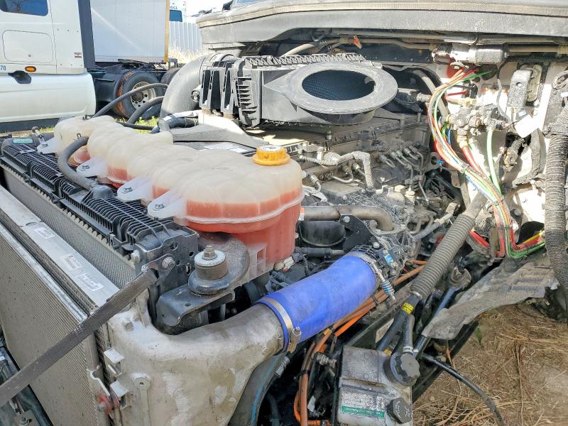 2026 Freightliner Cascadia 126 VIN 3AKJHHDR2TSWH2545 COPART salvage auction — BURN, MN - CERT OF TITLE-SALVAGE, sold $15,700 on 2026-08-04 (photo 7)