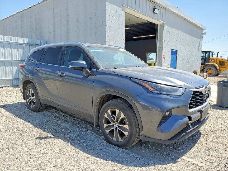 2021 Toyota Highlander VIN 5TDGZRBH2MS057315 COPART salvage auction — HAIL, Ia - Cert Of Title-Salvage Title, sold $10,500 on 2026-07-22 (photo 4)