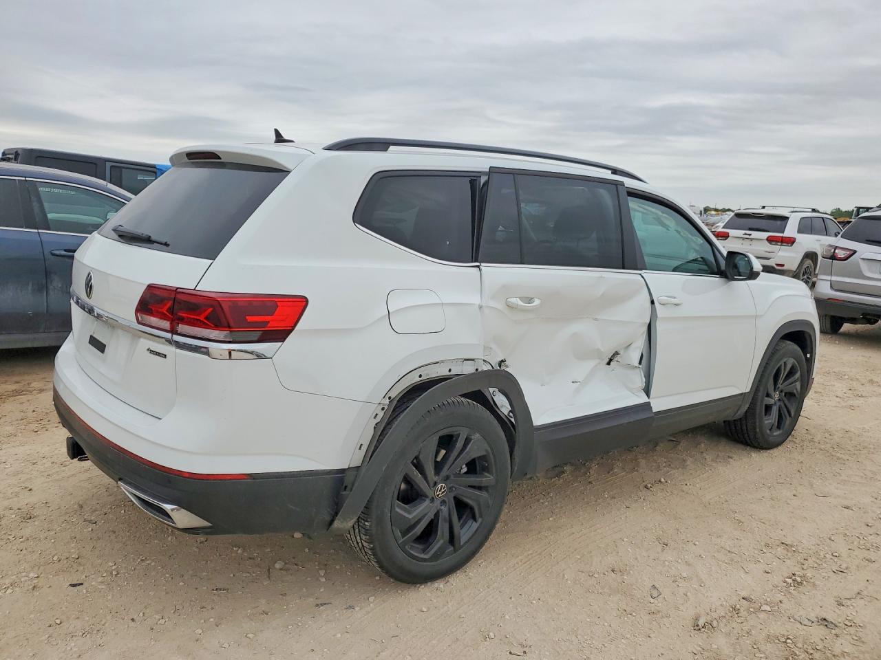 2023 Volkswagen Atlas VIN 1V2KR2CA9PC551517 COPART salvage auction — Side, TX - SALVAGE VEHICLE TITLE, sold $9,600 on 2026-07-09 (photo 3)