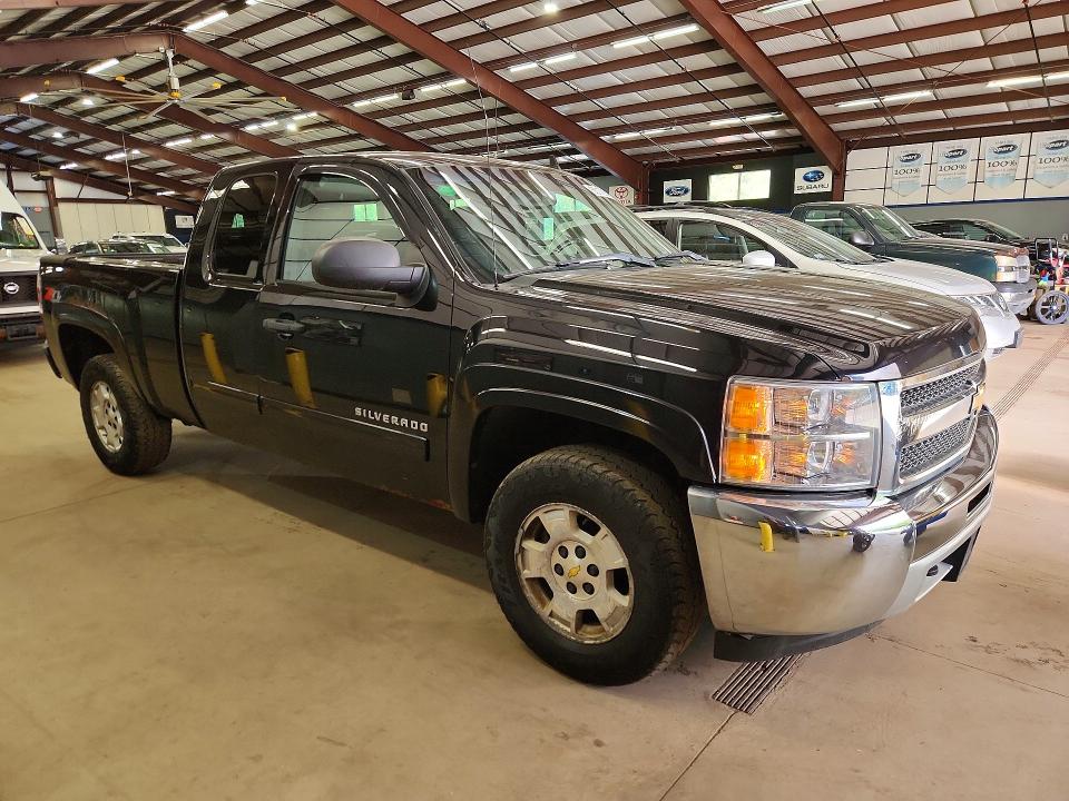 2013 Chevrolet Silverado 1500 VIN 1GCRKSE71DZ217304 COPART salvage auction — MINOR DENT/SCRATCHES, VT - CERTIFICATE OF TITLE, sold $2,500 on 2026-07-09 (photo 4)