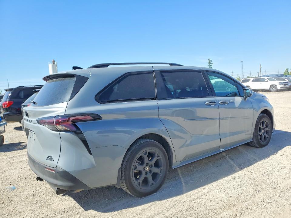 2026 Toyota Sienna VIN 5TDCSKFC2TS231231 COPART salvage auction — HAIL, Ia - Cert Of Title-Salvage Title, sold $37,000 on 2026-07-08 (photo 3)