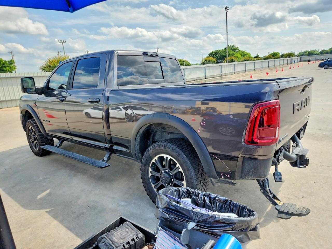 2025 RAM 2500 VIN 3C63R5EL1SG507563 COPART salvage auction — Side, Sv - Salvage Title, sold $38,000 on 2026-09-07 (photo 2)