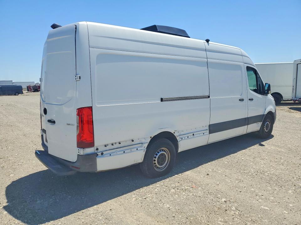 2019 Mercedes-benz Sprinter VIN WD4PF1CD1KP070284 COPART salvage auction — MINOR DENT/SCRATCHES, Ca - Dis/Dlr/Exp Only Clean Title, sold $9,750 on 2026-07-07 (photo 3)
