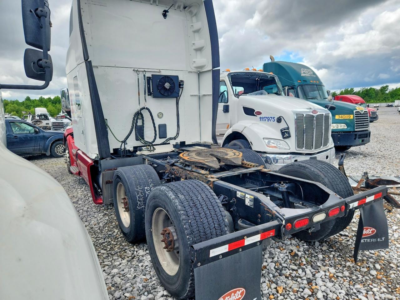 2020 Peterbilt 579 VIN 1XPBDP9X3LD683250 COPART salvage auction — Vandalized, WA - VEHICLE CERT OF OWNERSHIP-TITL, sold $4,400 on 2026-09-25 (photo 3)