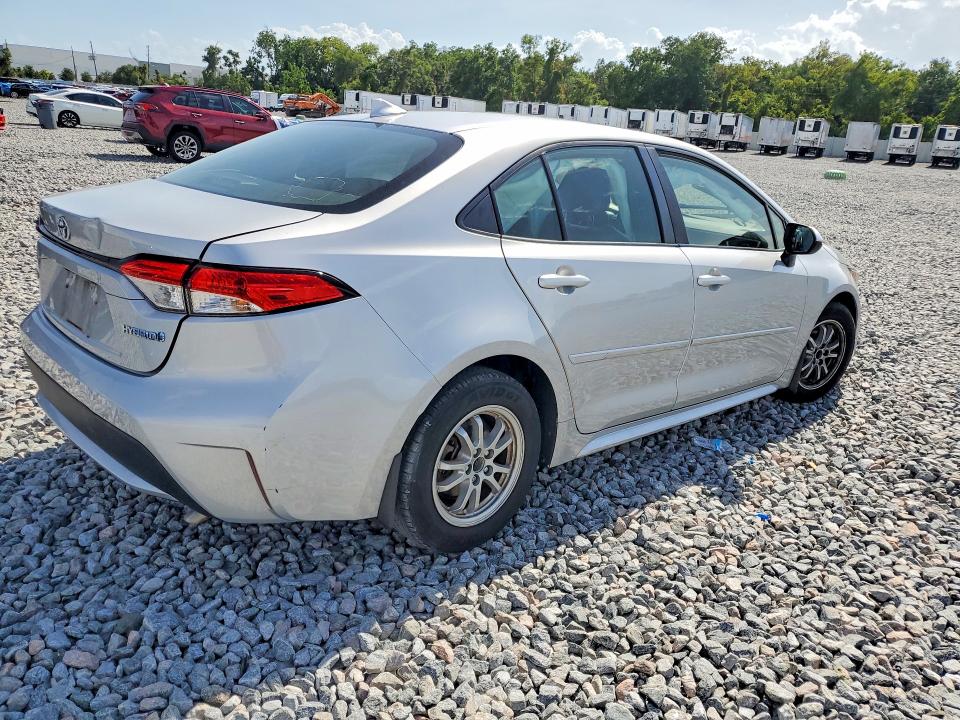 2022 Toyota Corolla VIN JTDEAMDE4NJ051454 COPART salvage auction — SIDE, Fl - Cert Of Title Slvg Rebuildable, sold $5,400 on 2026-07-08 (photo 3)