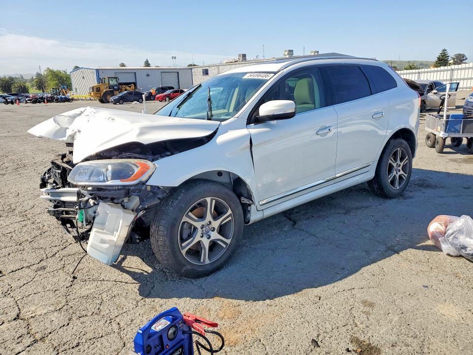2015 Volvo VIN YV4902RD5F2615680 COPART salvage auction — FRONT END, Id - Salvage Certificate Of Title, sold $550 on 2026-08-07 (photo 1)