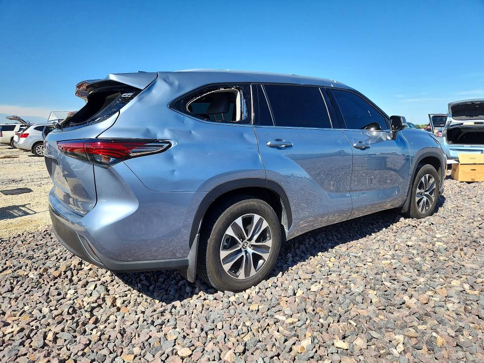 2022 Toyota Highlander VIN 5TDHZRBH9NS208933 COPART salvage auction — HAIL, MO - SALVAGE CERTIFICATE OF TITLE, sold $13,700 on 2026-07-27 (photo 3)