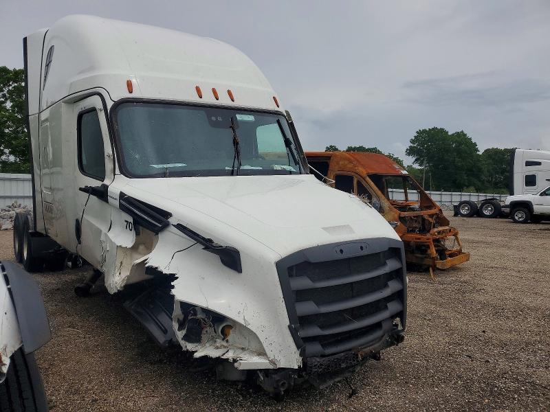 2022 Freightliner Cascadia 126 VIN 1FUJHHDR8NLNC0185 COPART salvage auction — UNDERCARRIAGE, AL - CERT OF TITLE-SALVAGE TITLE, sold $125 on 2026-07-16 (photo 1)