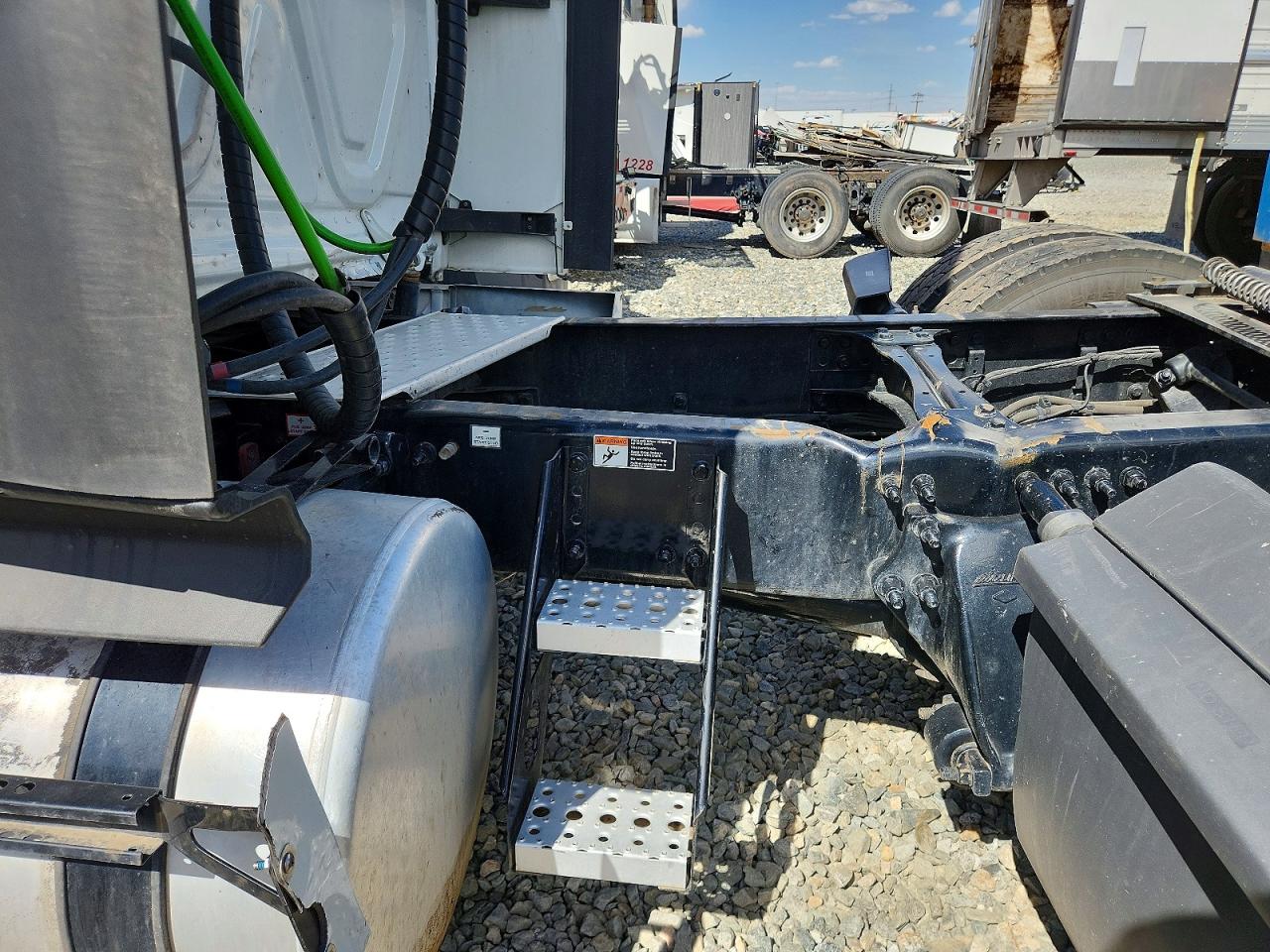 2021 Freightliner Cascadia 126 VIN 3AKJHHDR1MSMA6399 COPART salvage auction — Frame Damage, CO - PUBLIC - SALVAGE TITLE, sold $13,600 on 2026-07-30 (photo 9)