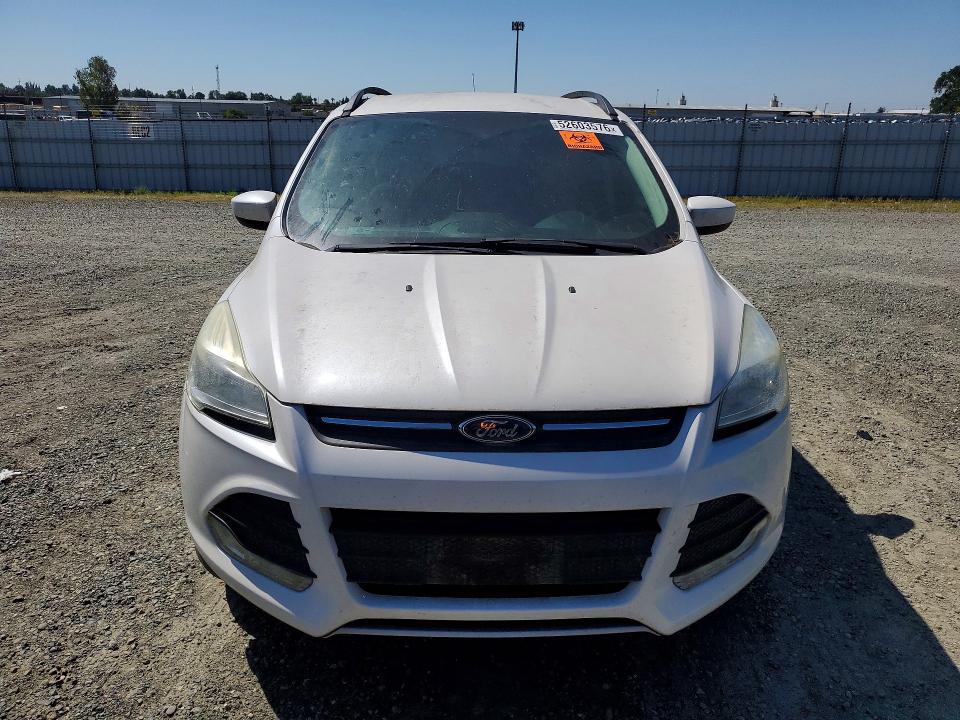 2016 Ford VIN 1FMCU0GX0GUB15927 COPART salvage auction — MINOR DENT/SCRATCHES, Ca - Dis/Dlr/Exp Only Clean Title, sold $175 on 2026-07-02 (photo 5)