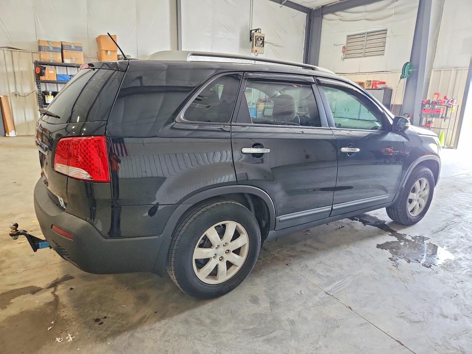 2011 Kia Sorento VIN 5XYKT3A10BG024420 COPART salvage auction — SIDE, NC - DEALER ONLY CLEAN TITLE, sold $1,250 on 2026-07-09 (photo 3)