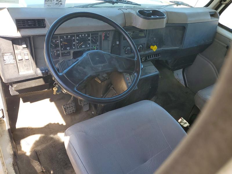 2000 International VIN 1HTSCAAN8YH242003 COPART salvage auction — MINOR DENT/SCRATCHES, Va - Cert Of Title - Salvage, sold $2,750 on 2026-07-08 (photo 8)