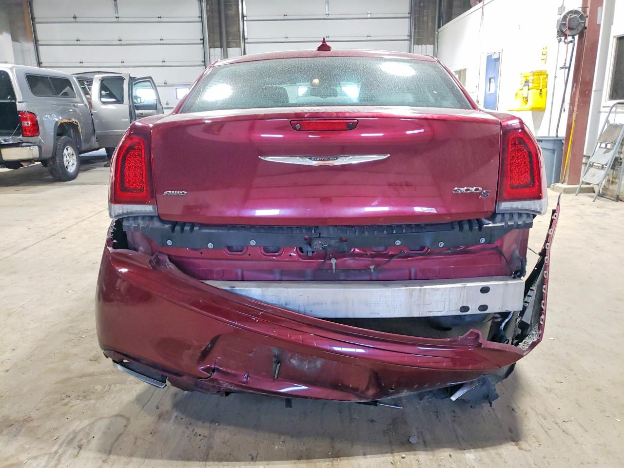 2018 Chrysler 300 VIN 2C3CCAGG2JH165448 COPART salvage auction — Rear End, MN - CERT OF TITLE-SALVAGE, sold $6,100 on 2026-07-09 (photo 6)