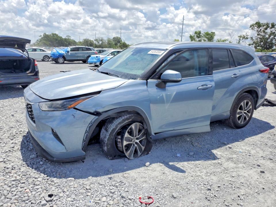 2022 Toyota Highlander VIN 5TDGZRAH3NS115144 COPART salvage auction — FRONT END, Fl - Certificate Of Destruction, sold $13,700 on 2026-07-07 (photo 1)