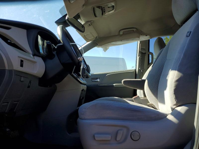 2020 Toyota Sienna VIN 5TDKZ3DC4LS047165 COPART salvage auction — UNDERCARRIAGE, On - Permit No Brand - Unfit, sold $7,500 on 2026-07-07 (photo 7)