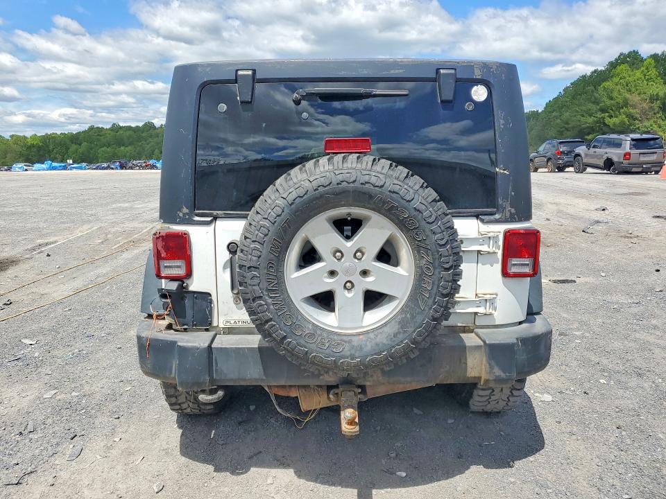2017 Jeep Wrangler unlimited VIN 1C4BJWDG2HL678422 COPART salvage auction — NORMAL WEAR, Pa - Cert Of Title, sold $3,700 on 2026-07-09 (photo 6)