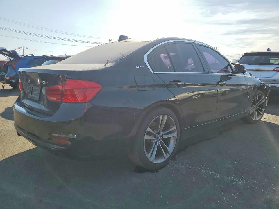 2018 BMW 3 series VIN WBA8E1C55JA756689 COPART salvage auction — FRONT END, Ca - Dis/Dlr/Exp Only Clean Title, sold $875 on 2026-07-22 (photo 3)