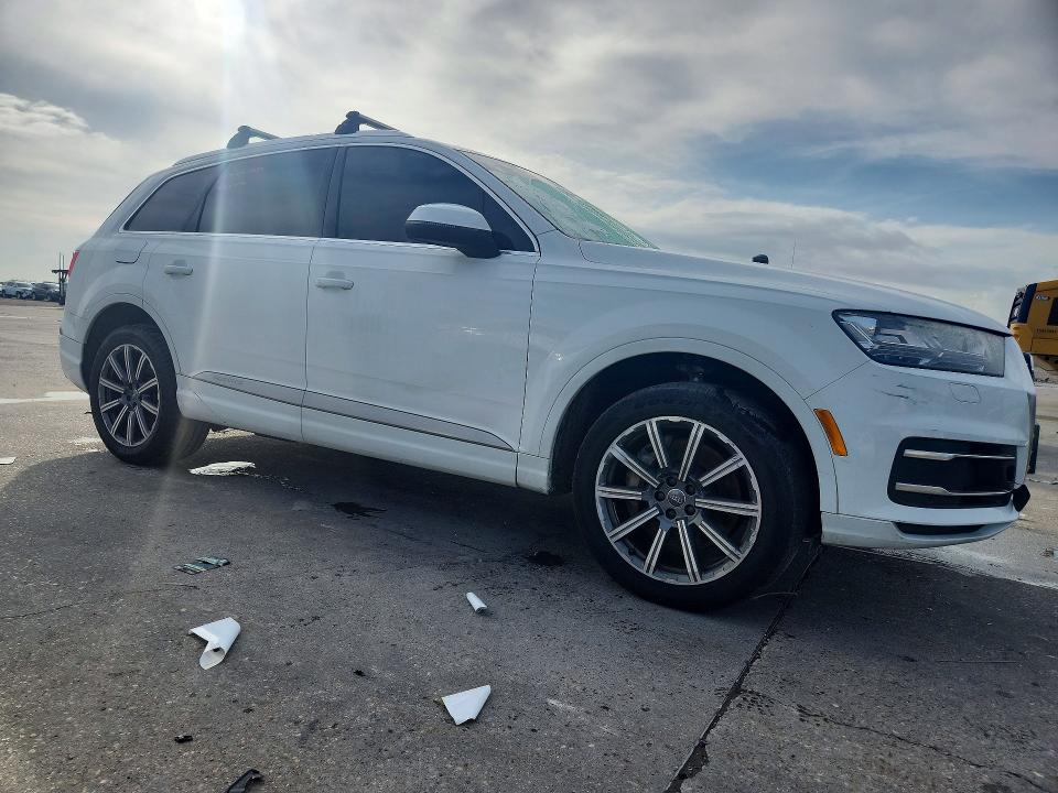 2017 Audi Q7 VIN WA1LAAF78HD044461 COPART salvage auction — MINOR DENT/SCRATCHES, La - Dealer Only Clean Title (P), sold $5,900 on 2026-07-29 (photo 4)