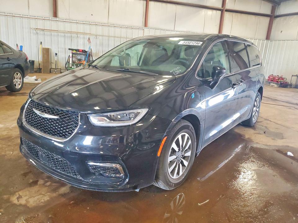 2022 Chrysler VIN 2C4RC1L70NR220846 — COPART salvage auction photo