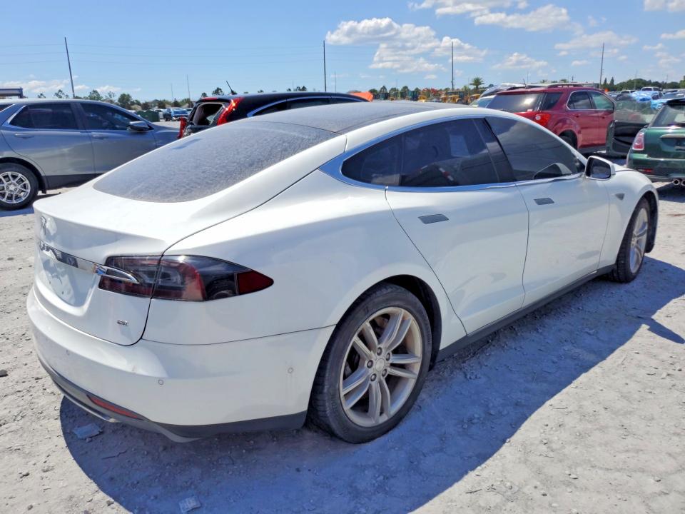 2014 Tesla Model s VIN 5YJSA1S13EFP65505 COPART salvage auction — MINOR DENT/SCRATCHES, Fl - Certificate Of Title, sold $2,700 on 2026-07-27 (photo 3)