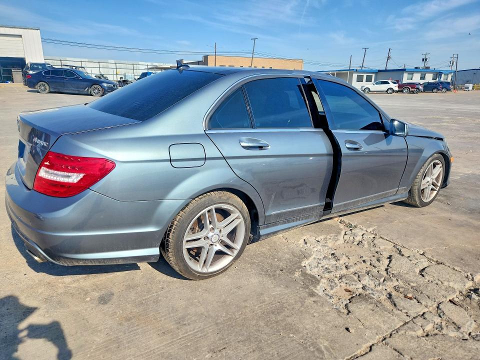 2012 Mercedes-benz C-klasse VIN WDDGF8BB4CA656975 COPART salvage auction — FRONT END, On - Permit No Brand - Fit, sold $225 on 2026-07-02 (photo 3)