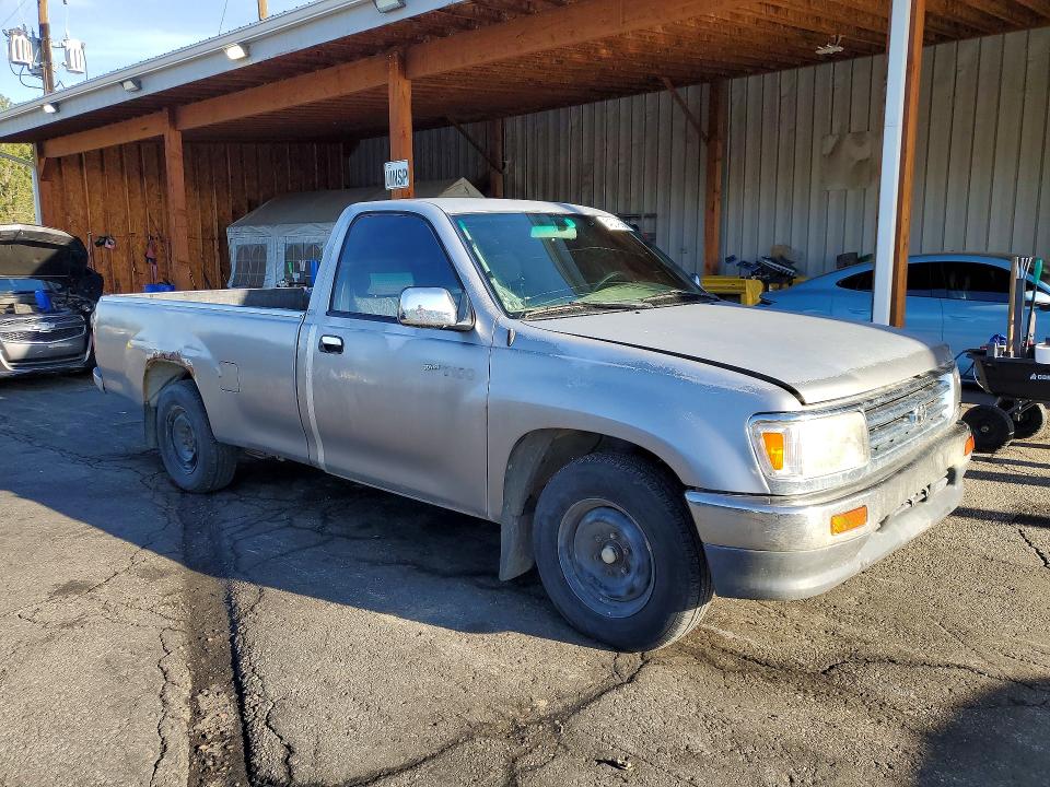 1993 Toyota T100 VIN JT4VD10C1P0008094 COPART salvage auction — FRONT END, Co - Dis/Dlr/Exp Only Clean Title, sold $275 on 2026-07-30 (photo 4)