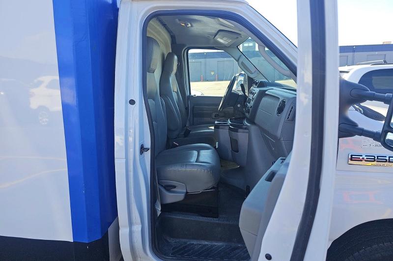 2023 Ford Econoline VIN 1FDWE3FK9PDD31812 COPART salvage auction — NORMAL WEAR, Co - Certificate Of Title (P), sold $14,700 on 2026-08-04 (photo 5)