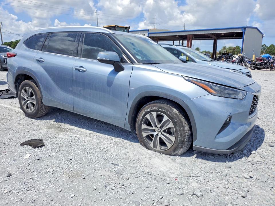 2022 Toyota Highlander VIN 5TDGZRAH3NS115144 COPART salvage auction — FRONT END, Fl - Certificate Of Destruction, sold $13,700 on 2026-07-07 (photo 4)