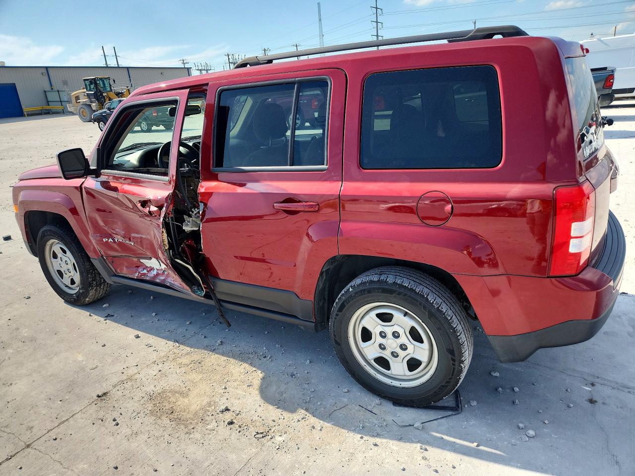2016 Jeep Patriot VIN 1C4NJPBA1GD675232 COPART salvage auction — Side, TX - SALVAGE VEHICLE TITLE, sold $850 on 2026-07-02 (photo 2)
